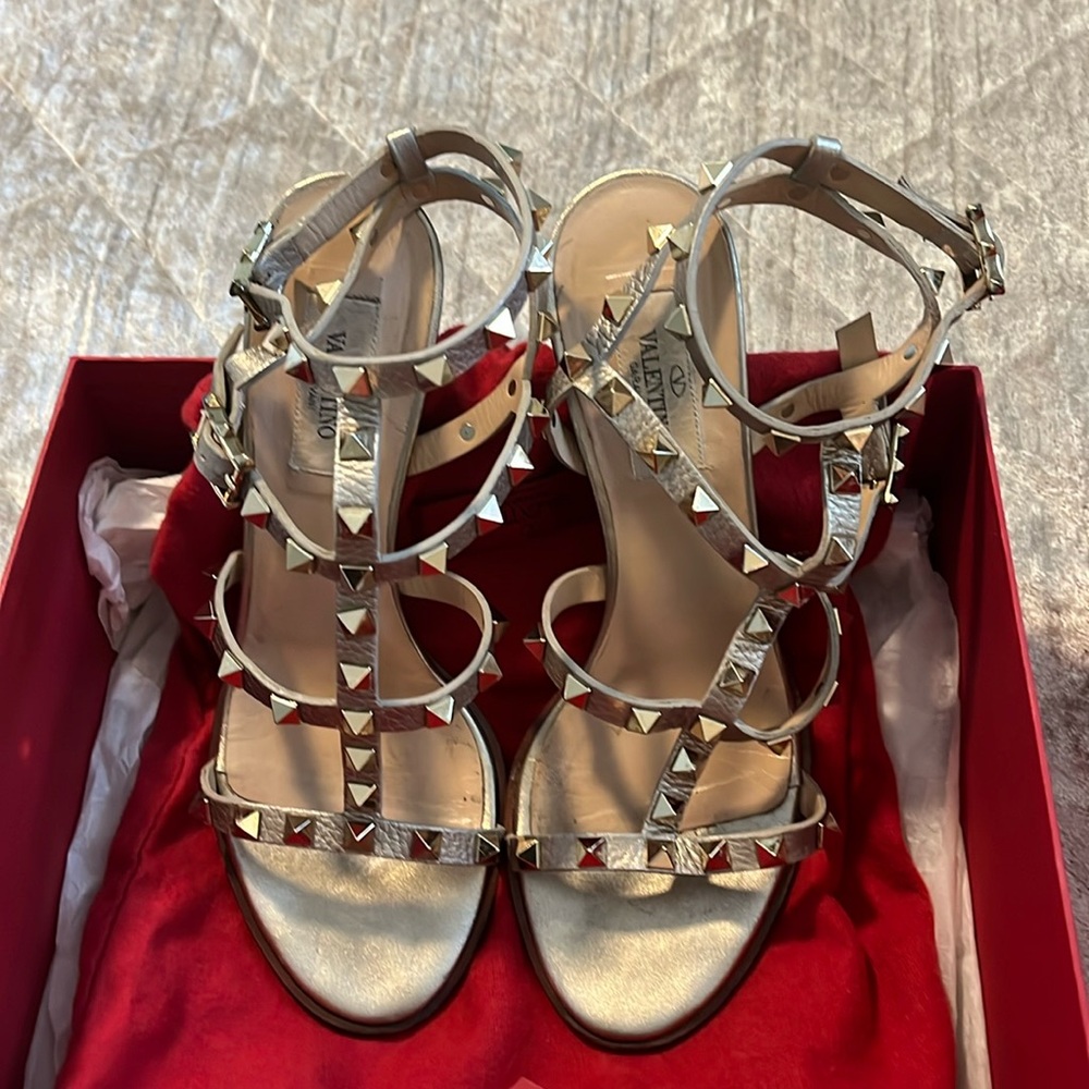 COPY - Authentic Valentino; in great condition, they match with everything,